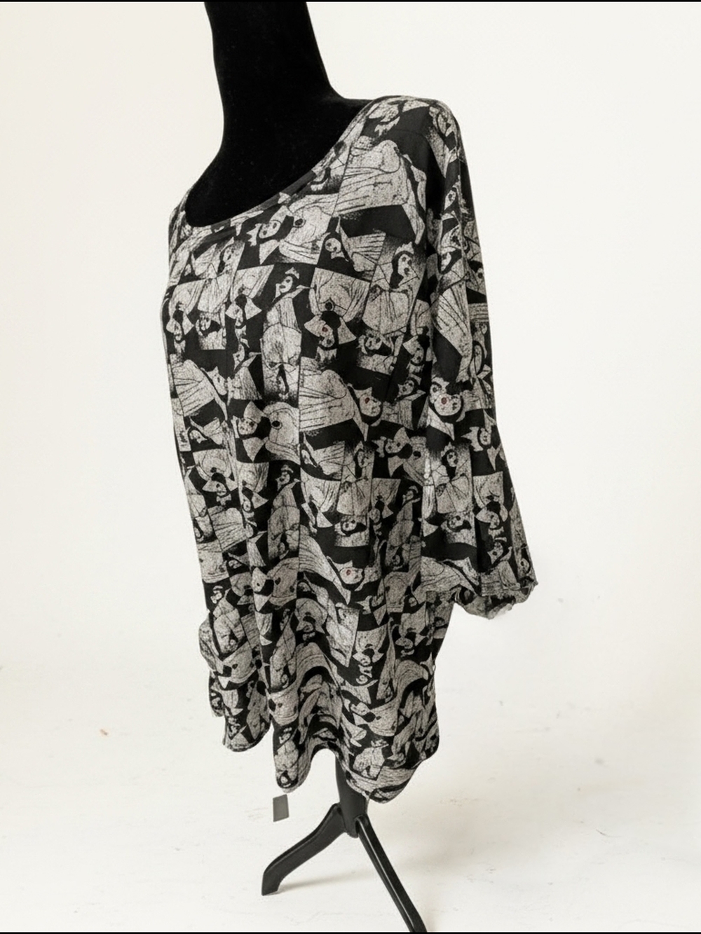 Lularoe Black & White Disney Villain Graphic Pattern Oversized Top Sz XL